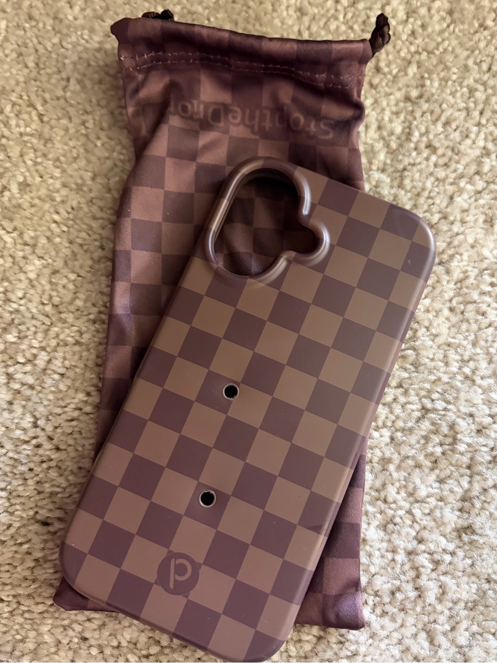 Loopy iphone 17 Brown Checkered Phone Case